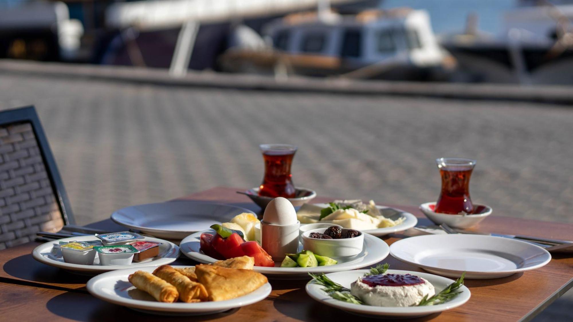 Cunda Taka Hotel Ayvalı Buitenkant foto